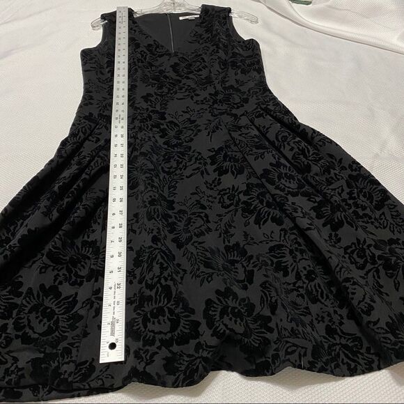 Simply Liliana Black Velvet Floral Print Dress‎ - Picture 3 of 8